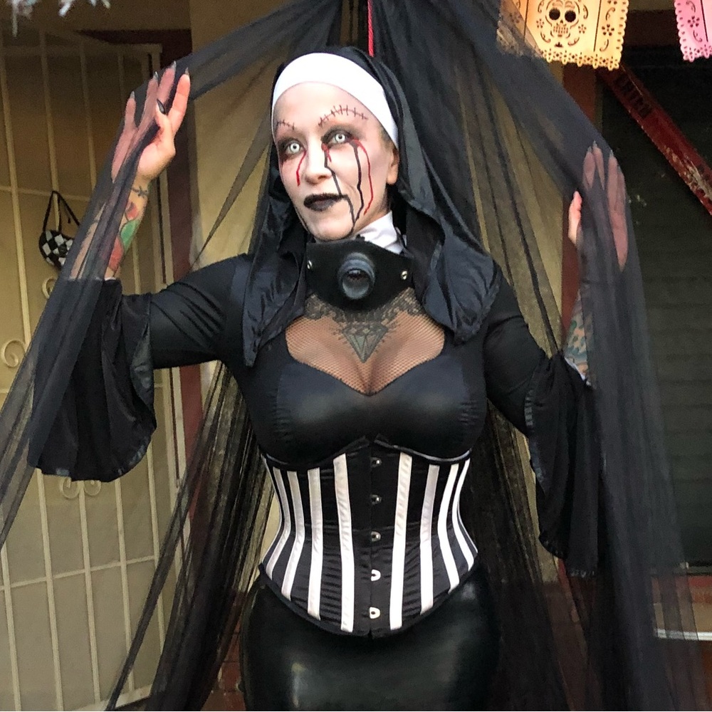 Forplay Nun costume (2 pieces)